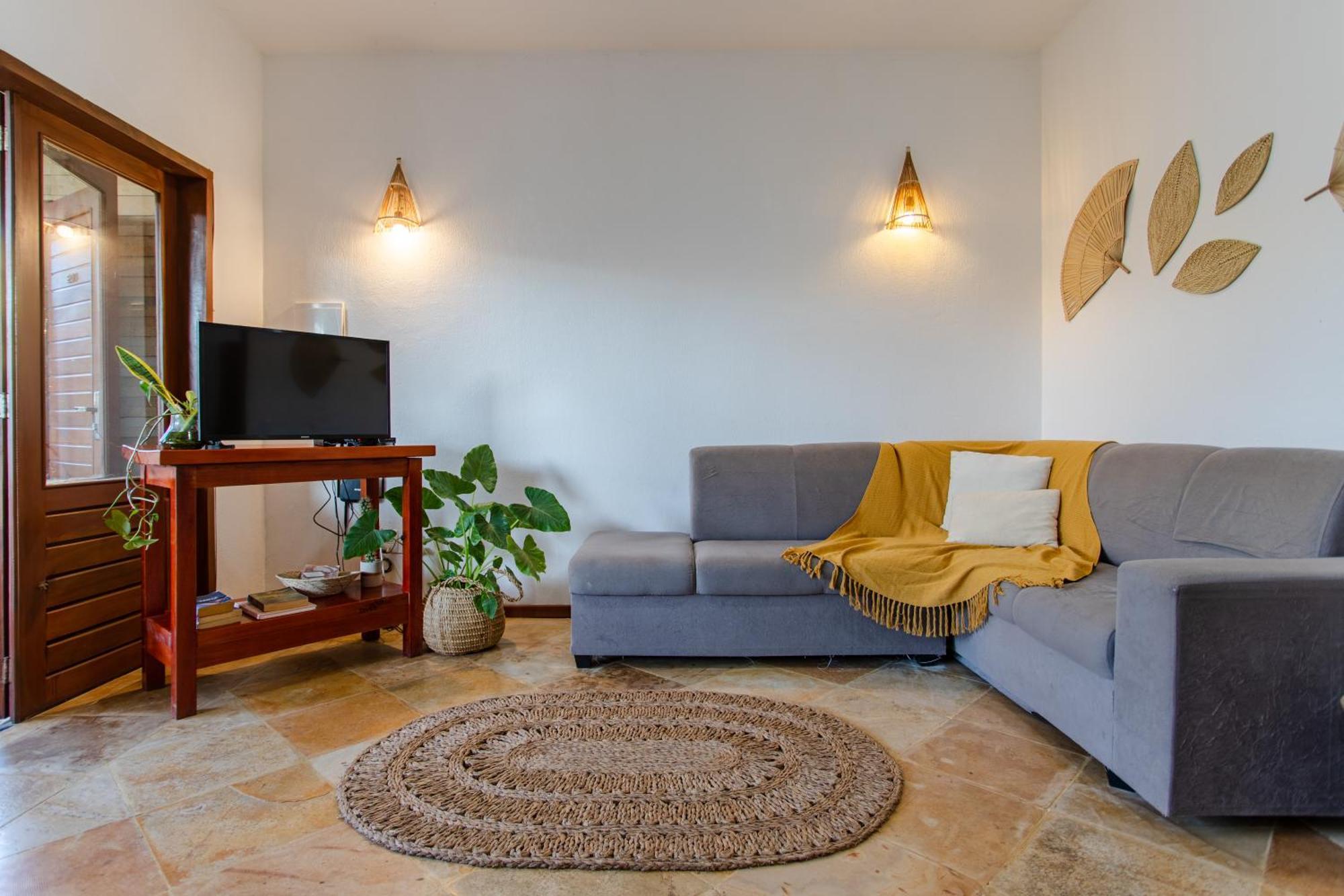 Breezes Apartment *